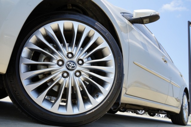 2018 Toyota Avalon Limited (Natl) photo