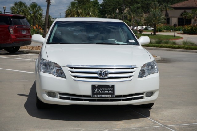 2005 Toyota Avalon XL photo
