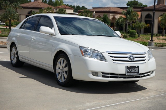 2005 Toyota Avalon XL photo