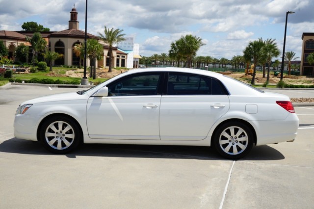 2005 Toyota Avalon XL photo
