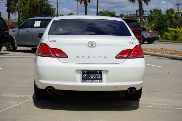 2005 Toyota Avalon XL photo