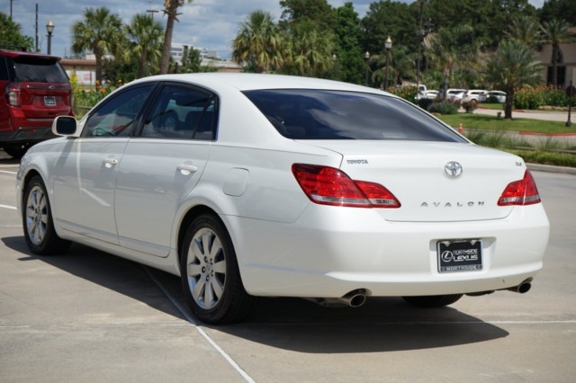 2005 Toyota Avalon XL photo