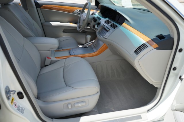 2005 Toyota Avalon XL photo