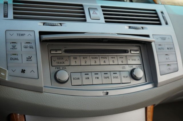 2005 Toyota Avalon XL photo