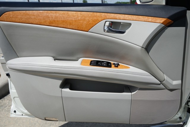 2005 Toyota Avalon XL photo