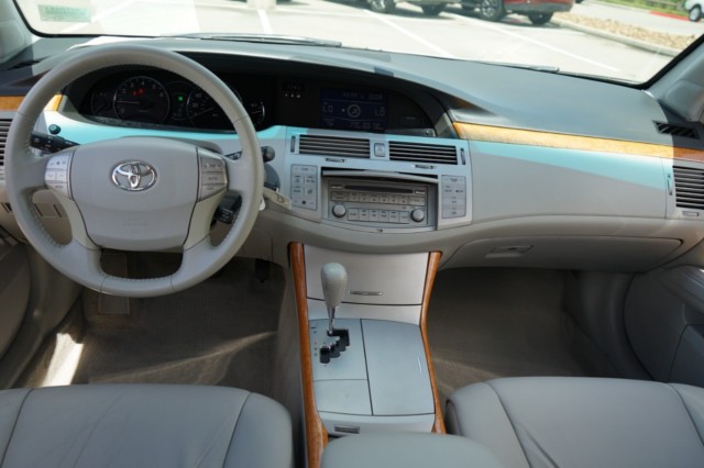 2005 Toyota Avalon XL photo