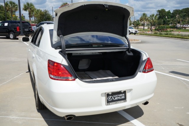 2005 Toyota Avalon XL photo