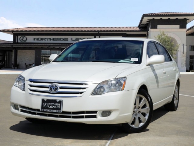 2005 Toyota Avalon XL photo