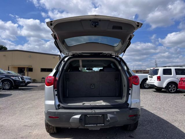 2011 Chevrolet Traverse LT photo