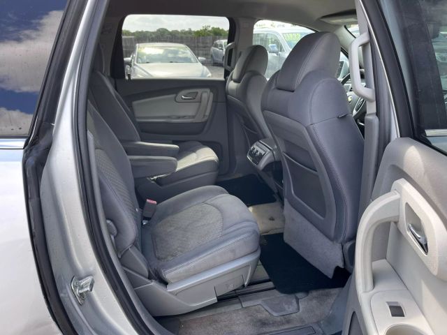 2011 Chevrolet Traverse LT photo