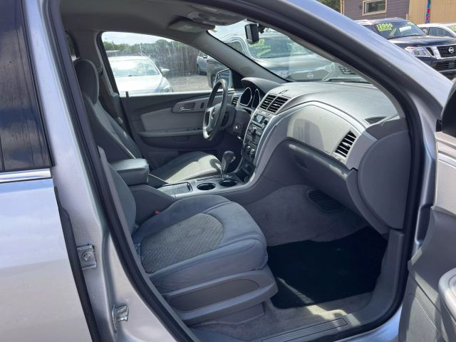 2011 Chevrolet Traverse LT photo