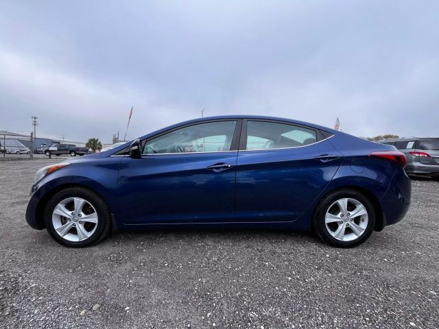 2016 Hyundai Elantra Limited Sedan 4D photo