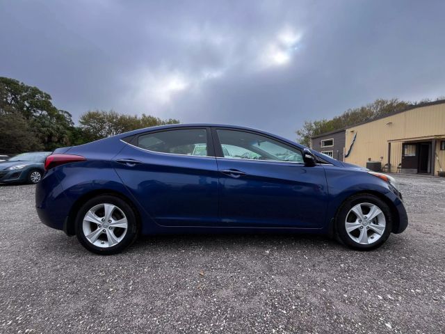 2016 Hyundai Elantra Limited Sedan 4D photo