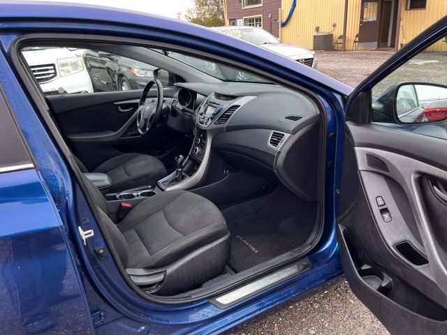 2016 Hyundai Elantra Limited Sedan 4D photo
