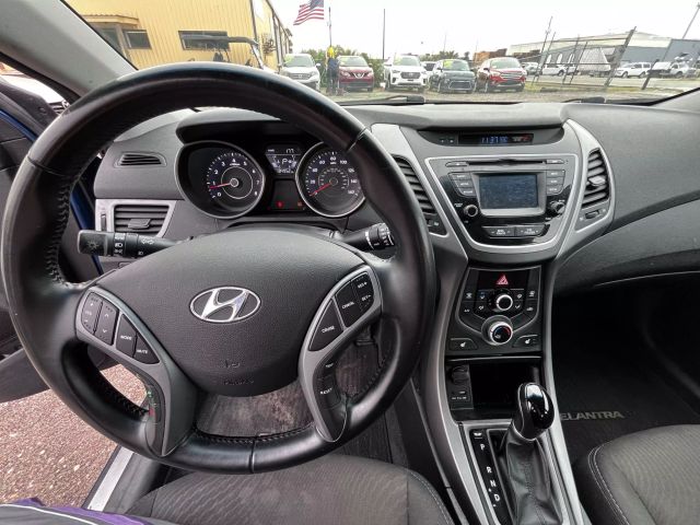 2016 Hyundai Elantra Limited Sedan 4D photo
