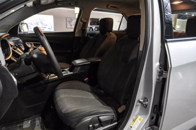 2017 Chevrolet Equinox LS Sport Utility 4D photo