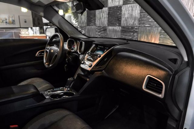 2017 Chevrolet Equinox LS Sport Utility 4D photo