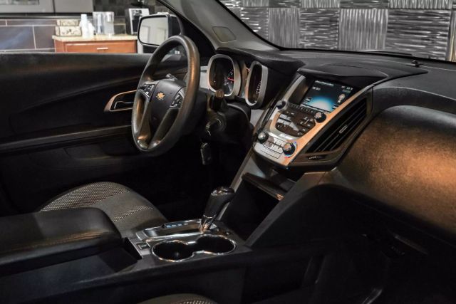 2017 Chevrolet Equinox LS Sport Utility 4D photo