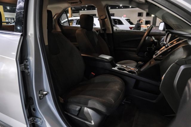 2017 Chevrolet Equinox LS Sport Utility 4D photo