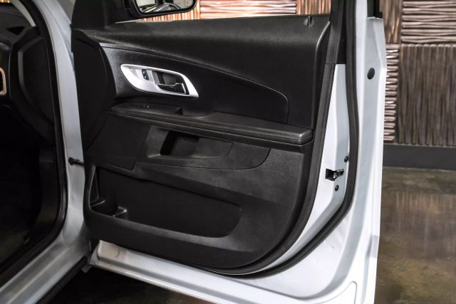 2017 Chevrolet Equinox LS Sport Utility 4D photo