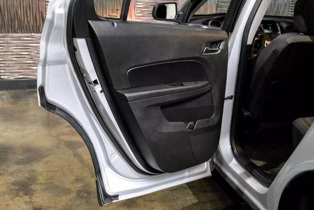2017 Chevrolet Equinox LS Sport Utility 4D photo