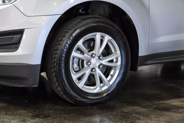 2017 Chevrolet Equinox LS Sport Utility 4D photo