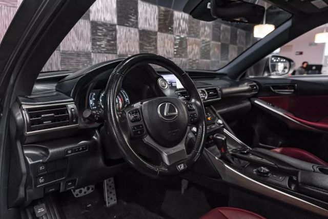 2017 Lexus IS 350 photo