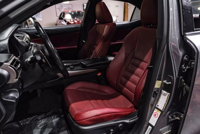2017 Lexus IS 350 photo