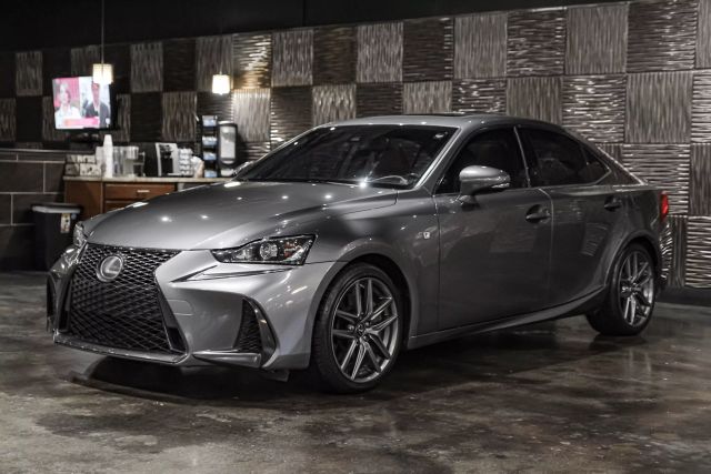 2017 Lexus IS 350 photo