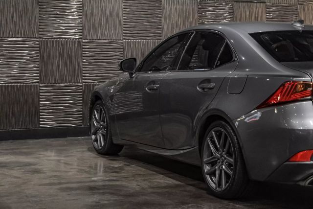 2017 Lexus IS 350 photo