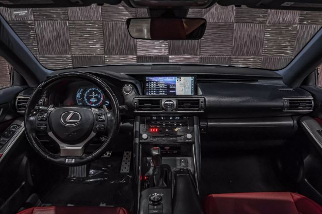 2017 Lexus IS 350 photo