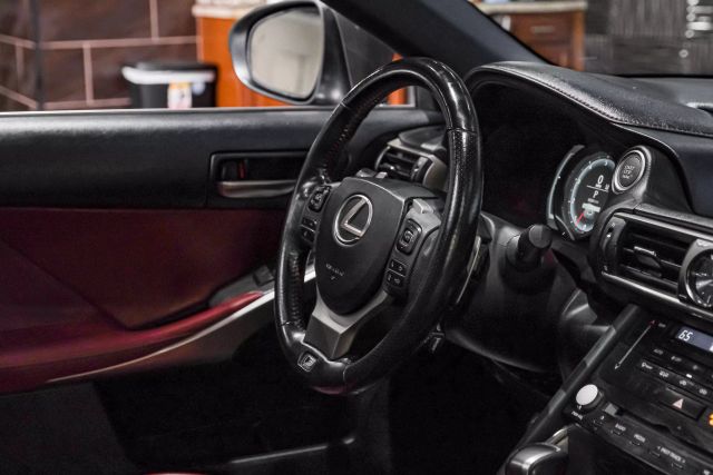 2017 Lexus IS 350 photo