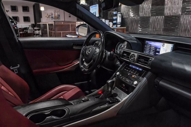 2017 Lexus IS 350 photo