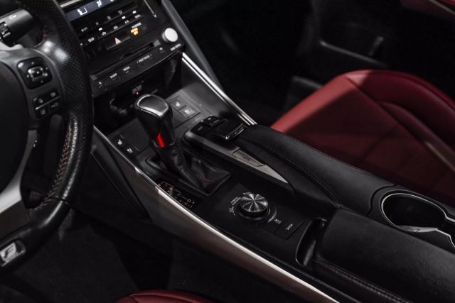 2017 Lexus IS 350 photo