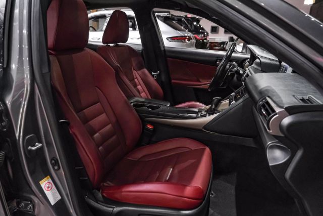 2017 Lexus IS 350 photo