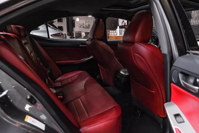 2017 Lexus IS 350 photo