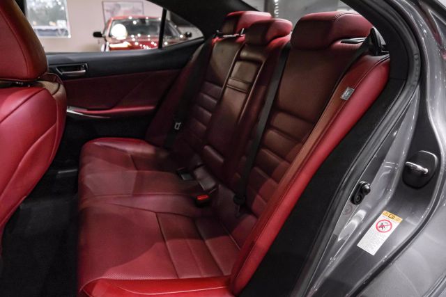 2017 Lexus IS 350 photo