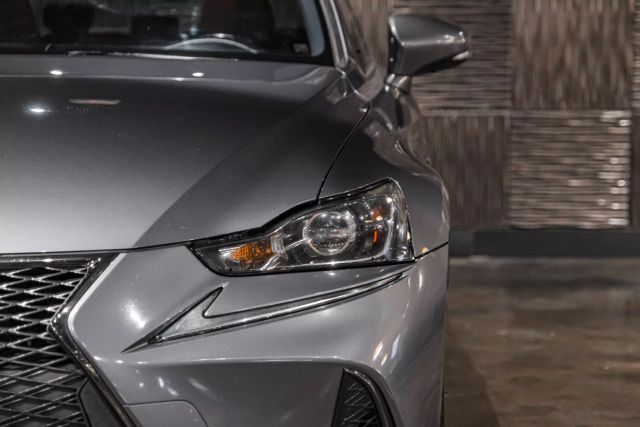 2017 Lexus IS 350 photo