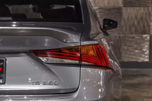 2017 Lexus IS 350 photo