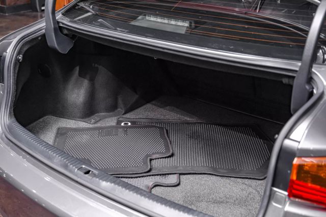 2017 Lexus IS 350 photo