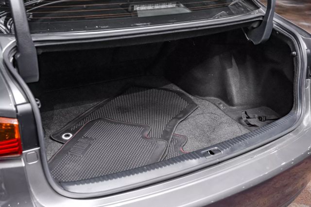 2017 Lexus IS 350 photo