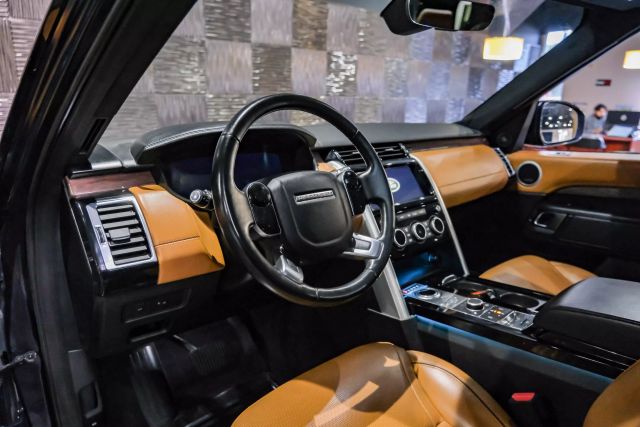 2019 Land Rover Discovery HSE Luxury Sport Utility 4D photo