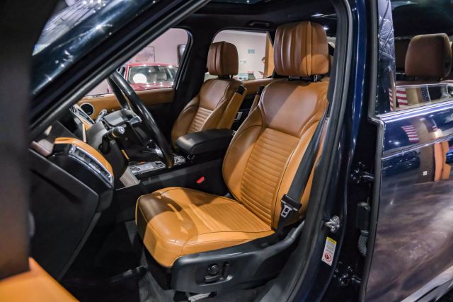 2019 Land Rover Discovery HSE Luxury Sport Utility 4D photo