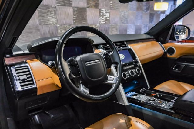 2019 Land Rover Discovery HSE Luxury Sport Utility 4D photo