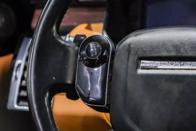 2019 Land Rover Discovery HSE Luxury Sport Utility 4D photo