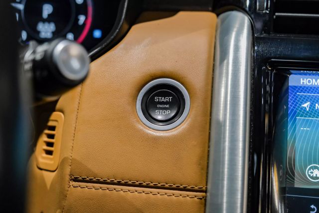 2019 Land Rover Discovery HSE Luxury Sport Utility 4D photo