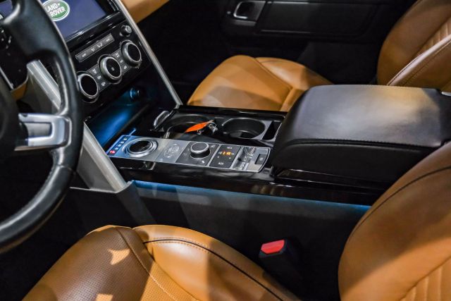 2019 Land Rover Discovery HSE Luxury Sport Utility 4D photo