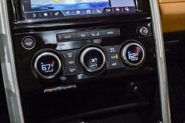 2019 Land Rover Discovery HSE Luxury Sport Utility 4D photo
