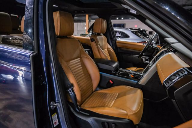 2019 Land Rover Discovery HSE Luxury Sport Utility 4D photo