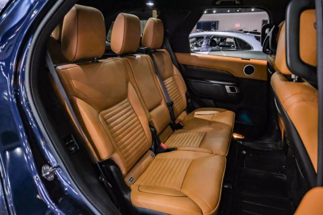 2019 Land Rover Discovery HSE Luxury Sport Utility 4D photo